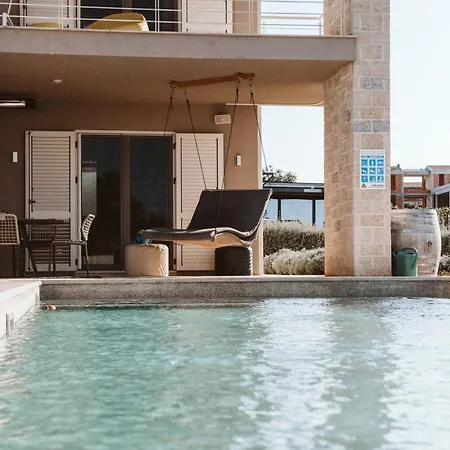 Claudia Casa de Férias